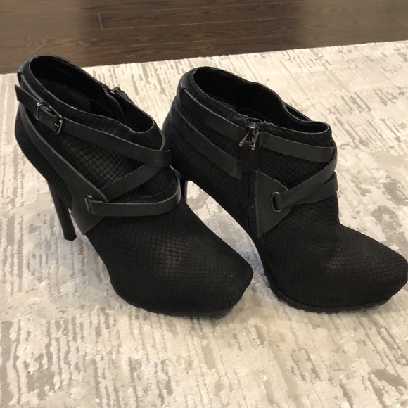 Sexy black snakeskin women bootie. New brand without tag. - Picture 2 of 5